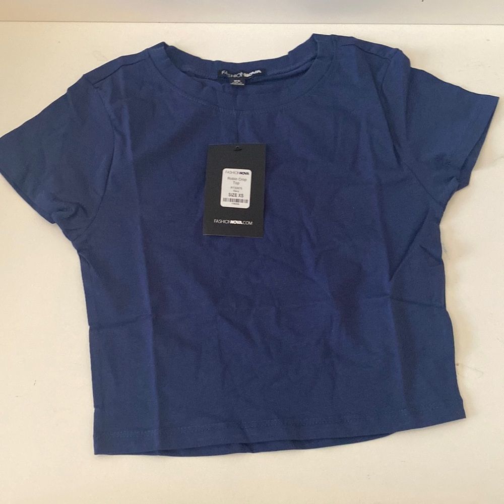 Fashion nova woman’s Navy crop top size XS